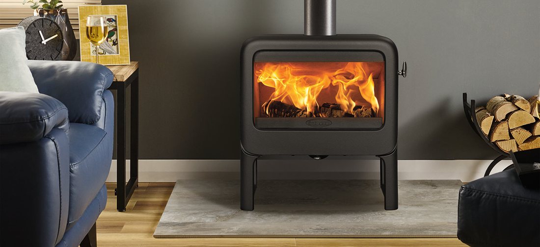 ドブレ ROCK500 縦型のモダンな薪ストーブ(写真:Dovre)