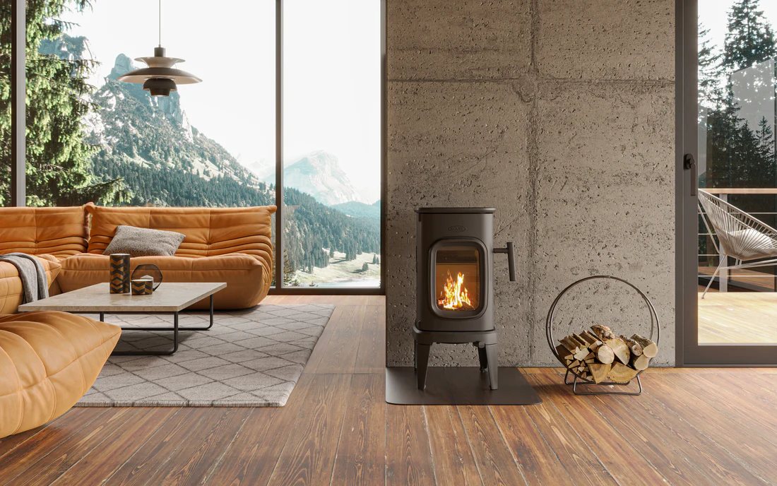 ドブレSAGA101 鋳物薪ストーブのある暮らし(写真:Dovre)