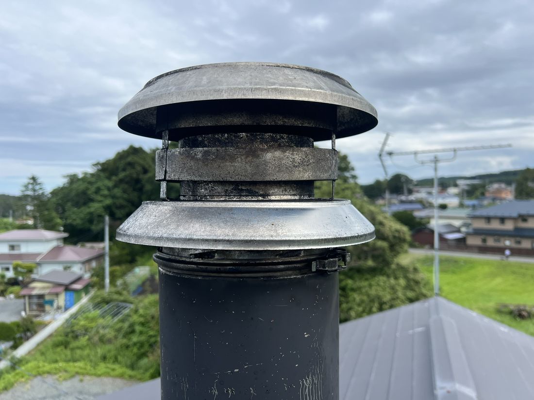 丸トップと黒い断熱二重煙突