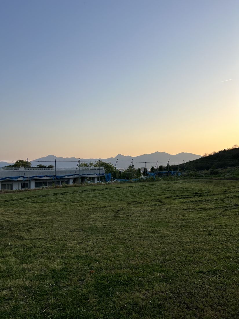帰り道に見えた夕暮れの山並み
