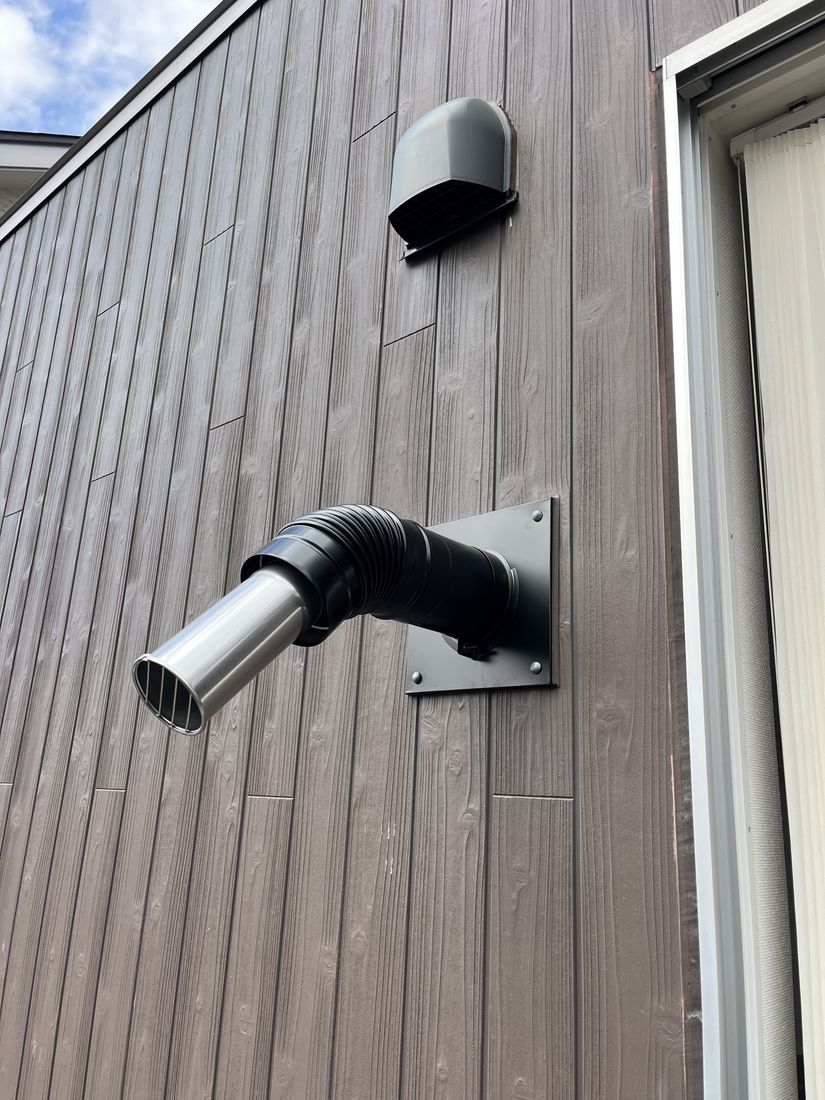 壁を貫く排気の取り合い