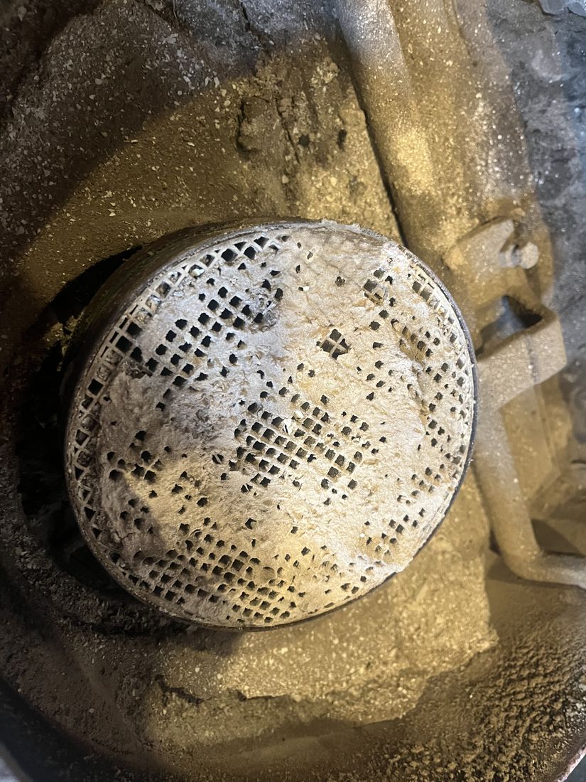 目詰まりした触媒ハニカム