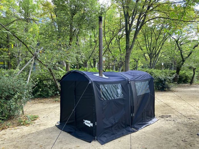 メトスのテントサウナICOYA（イコヤ）を野外に設営