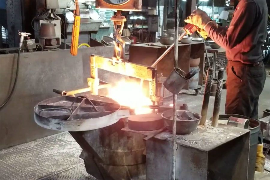 国産ペレットストーブの鋳物づくり（ものづくりの現場）